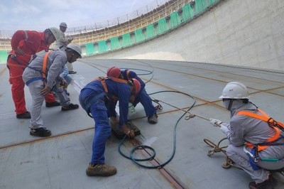 天气太热? 化工建设者坚持“向前冲”